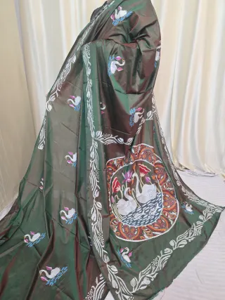 Dual-Tone Green Kantha Stitch Blended Bangalore Silk Saree with Swan and Lotus Motifs