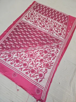 Rani Pink Monochrome Hand Embroidered Temple and Floral Pallu Reverse Kantha Stitch Saree