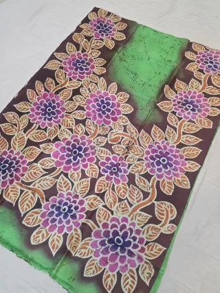 Leaf Green and Coffee Brown Handcrafted Momchitra Batik Chrysanthemum Floral Jaal Pallu Pure Bishnupur Silk Saree