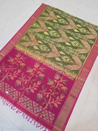 Moss Green and Magenta Floral Vine Pallu Handcrafted Pure Ikkat Silk Pochampally Saree