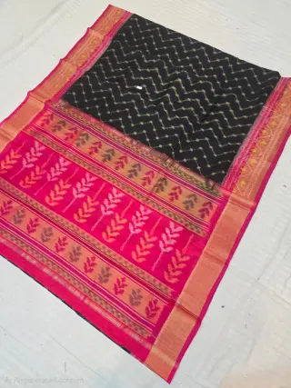 Jet Black and Rani Pink Tree-of-Life Pallu Handcrafted Pure Ikkat Silk Pochampally Saree