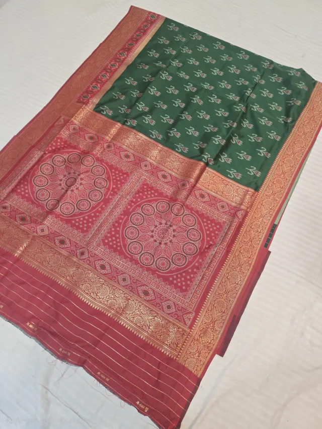 Emerald Bottle Green and Coral Red Contrast Mandala Pallu Pure Silk Saree