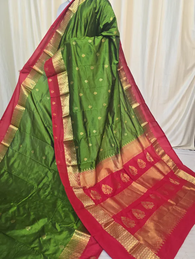 Emerald Green Pure Kanjivaram Silk Saree with Rani Pink Contrast Gold Zari Brocade Pallu