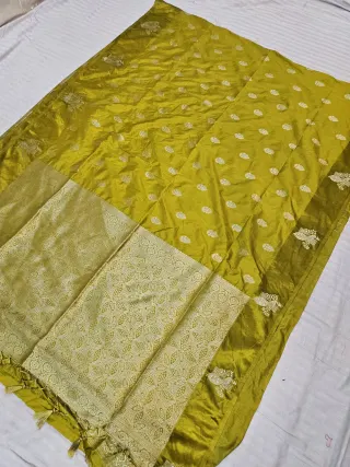 Lemon Yellow Woven Zari Floral Pallu Mango Soft Silk Saree