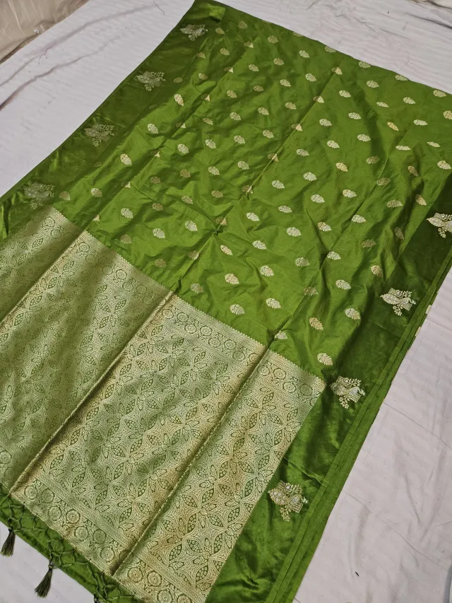 Sawla Green Woven Zari Floral Pallu Mango Soft Silk Saree