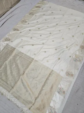 Off-White Pearl Woven Zari Diamond Jaal Pallu Mango Soft Silk Saree