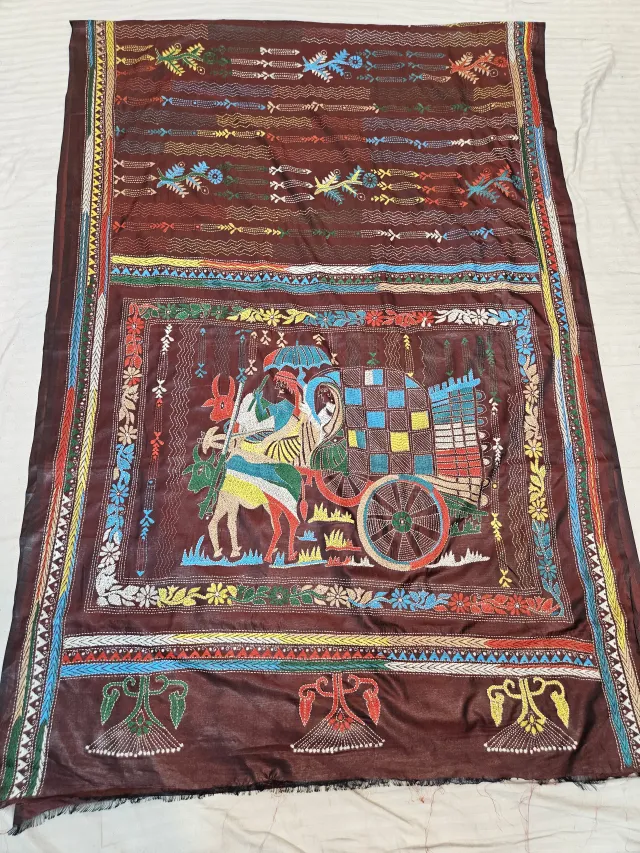 Coffee Brown Blended Bangalore Silk Hand Embroidery Kantha Saree with Rural Bullock Cart Motif Pallu