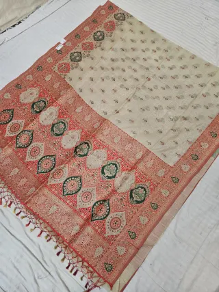 Off White and Coral Red Contrast Floral Medallion Masakali Soft Silk Saree