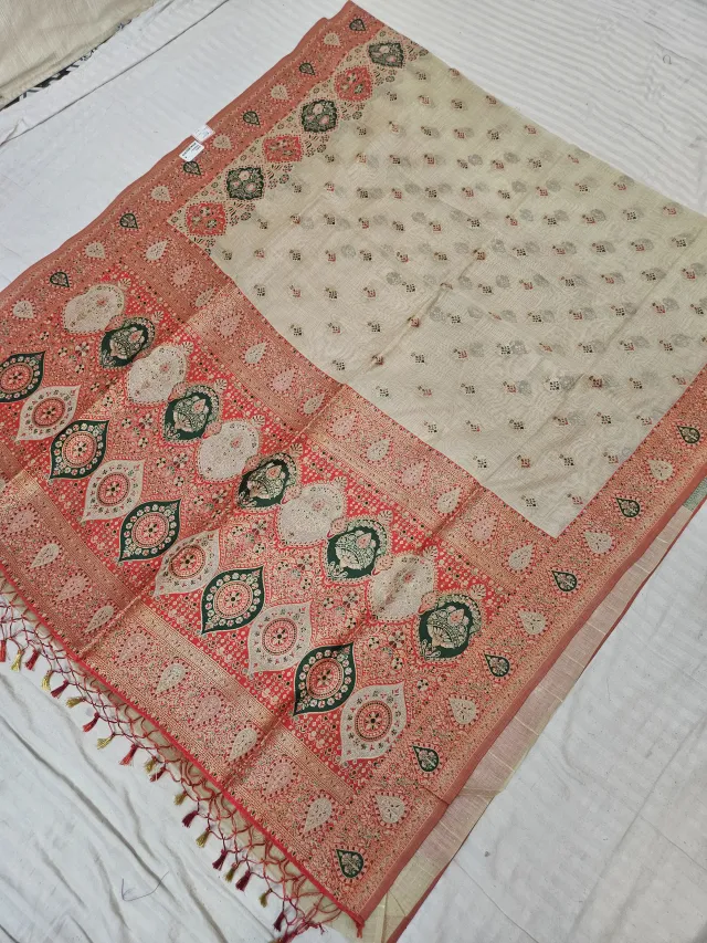 Off White and Coral Red Contrast Floral Medallion Masakali Soft Silk Saree