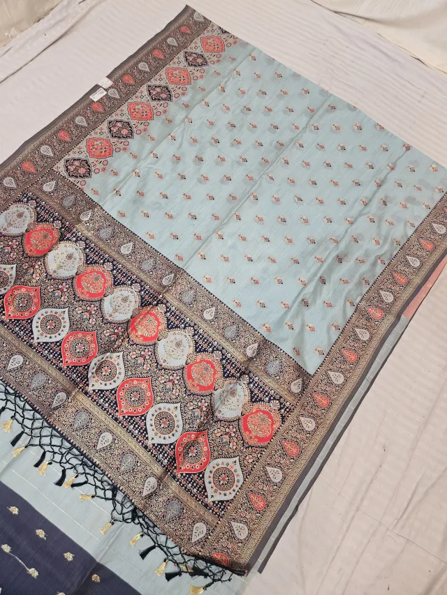 Ash Grey and Charcoal Grey Contrast Floral Medallion Masakali Soft Silk Saree