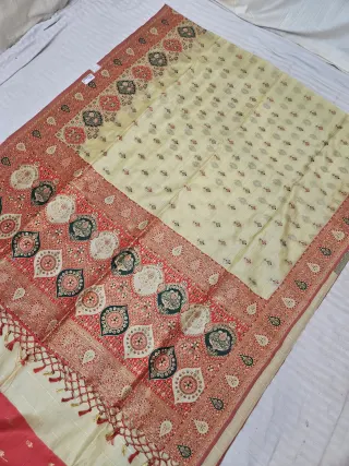 Butter Cream and Coral Red Contrast Floral Medallion Masakali Soft Silk Saree