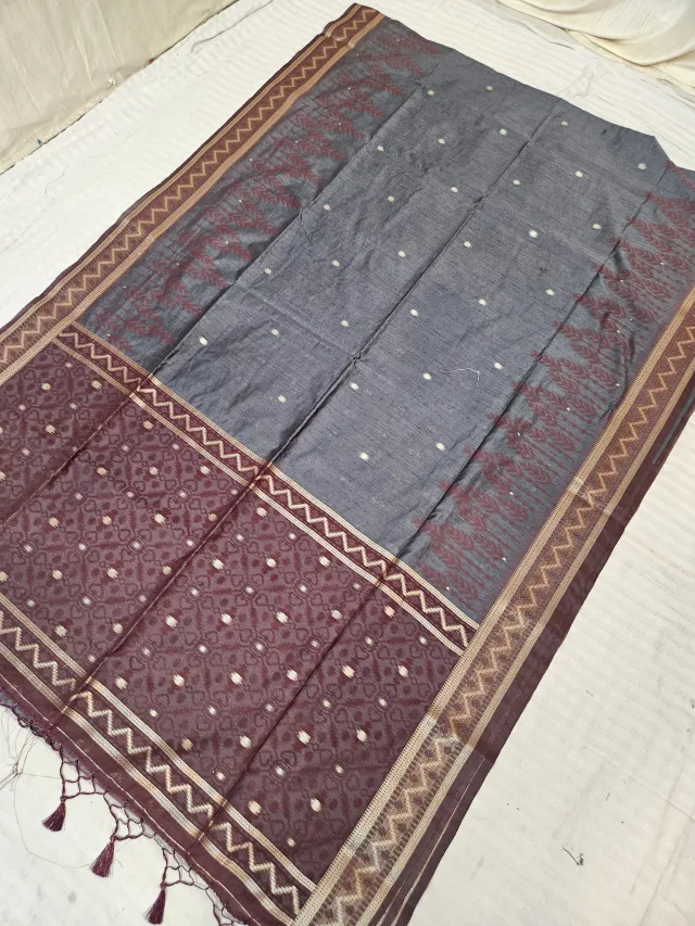Ash Grey and Dark Chocolate Contrast Trellis Pallu and Chevron Border Dola Ikkat Soft Dola Silk Saree