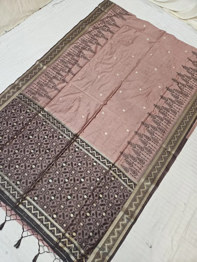 Dusty Rose Brown and Dark Chocolate Contrast Trellis Pallu and Chevron Border Dola Ikkat Soft Dola Silk Saree