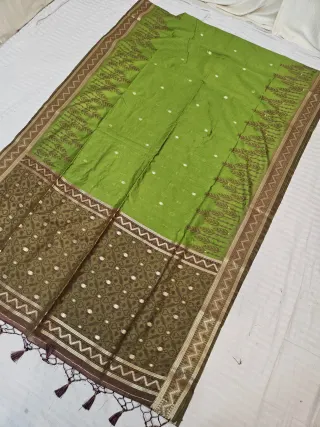Parrot Green and Deep Coffee Brown Contrast Trellis Pallu and Chevron Border Dola Ikkat Soft Dola Silk Saree