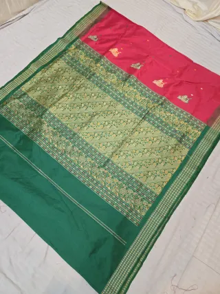 Rani Pink and Emerald Green Contrast Diagonal Floral Jaal Pallu Pure Mulberry Silk Saree