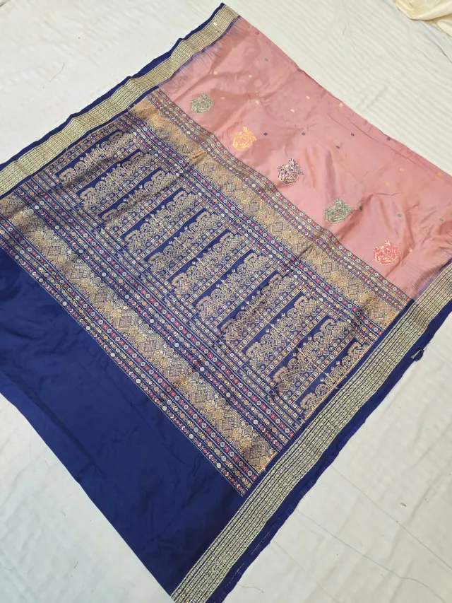 Pastel Peach and Navy Blue Contrast Figurative Narrative Weave Pure Mulberry Silk Saree