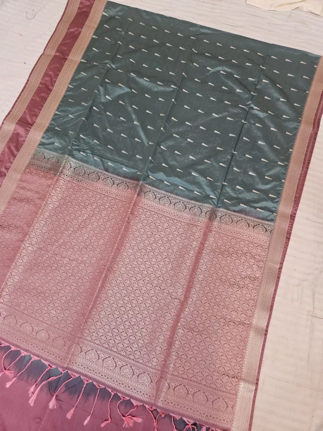 Bottle Green Zari Par Rose Pink Brocade Pallu Soft Silk Saree
