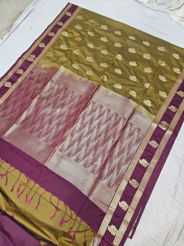 Olive Green Zari Par Wine Plum Brocade Pallu Soft Silk Saree