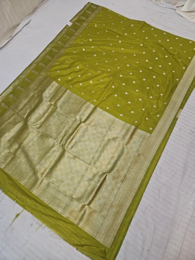 Lemon Green Khadi Georgette Texture Floral Buti Zari Pallu Soft Silk Saree