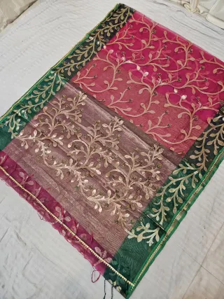 Rani Pink and Silver Grey Muslin Jamdani Soft Silk Saree with All-Over Floral Jaal and Bottle Green Border