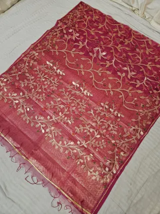 Deep Magenta and Peach Pink Muslin Jamdani Soft Silk Saree with All-Over Floral Jaal and Meenakari Weave