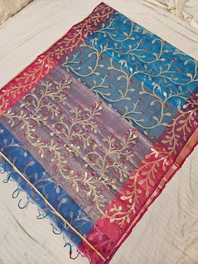 Ocean Blue and Silver Grey Muslin Jamdani Soft Silk Saree with All-Over Floral Jaal and Rani Pink Border