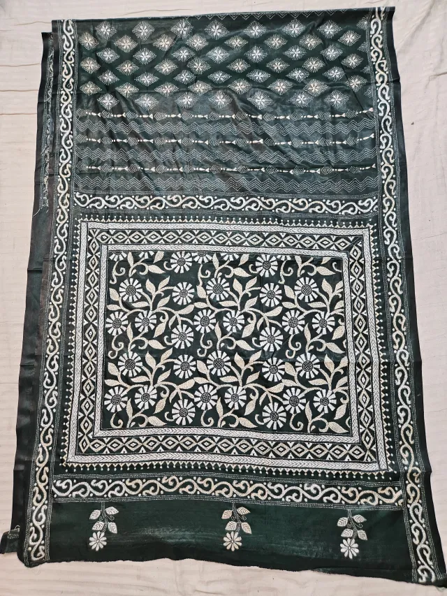 Bottle Green Hand Embroidered Blended Bangalore Silk Saree with Floral Jaal Medallion Kantha Stitch Aanchal