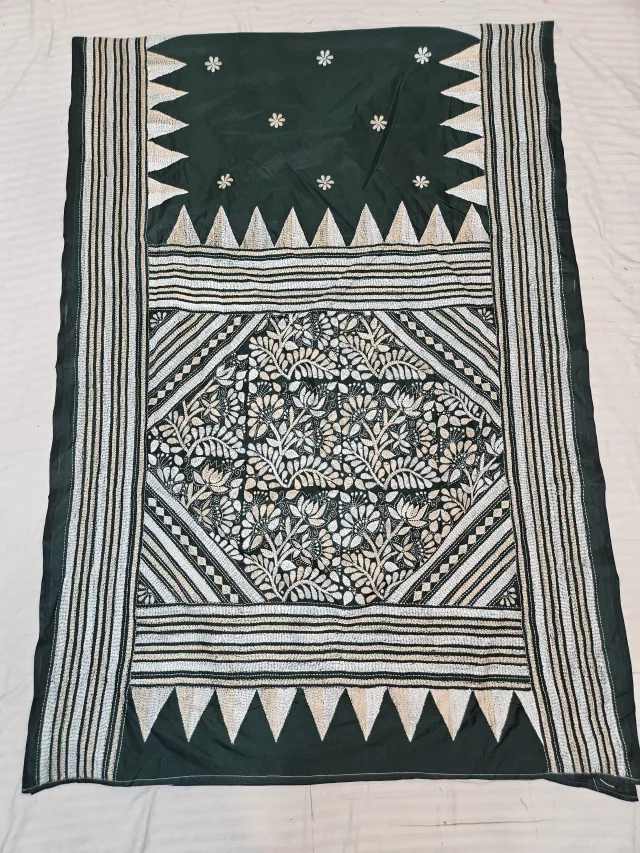 Bottle Green Hand Embroidered Blended Bangalore Silk Saree with Geometric Diamond Floral Jaal Kantha Stitch Aanchal