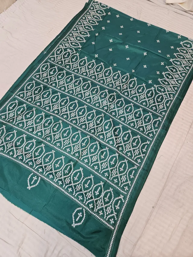 Bottle Green Hand Embroidered Saree with Geometric Trellis & Oval Medallion Gujarati Stitch Aanchal