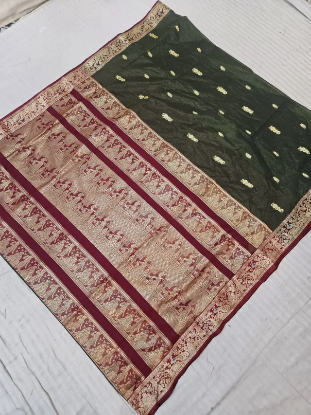 Bottle Green Soft Silk Saree with Contrast Maroon Royal Elephant Zari Pallu