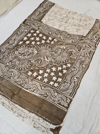 Off-White Pure Bishnupur Silk Saree with Contrast Earthy Brown Floral Jaal Batik Print