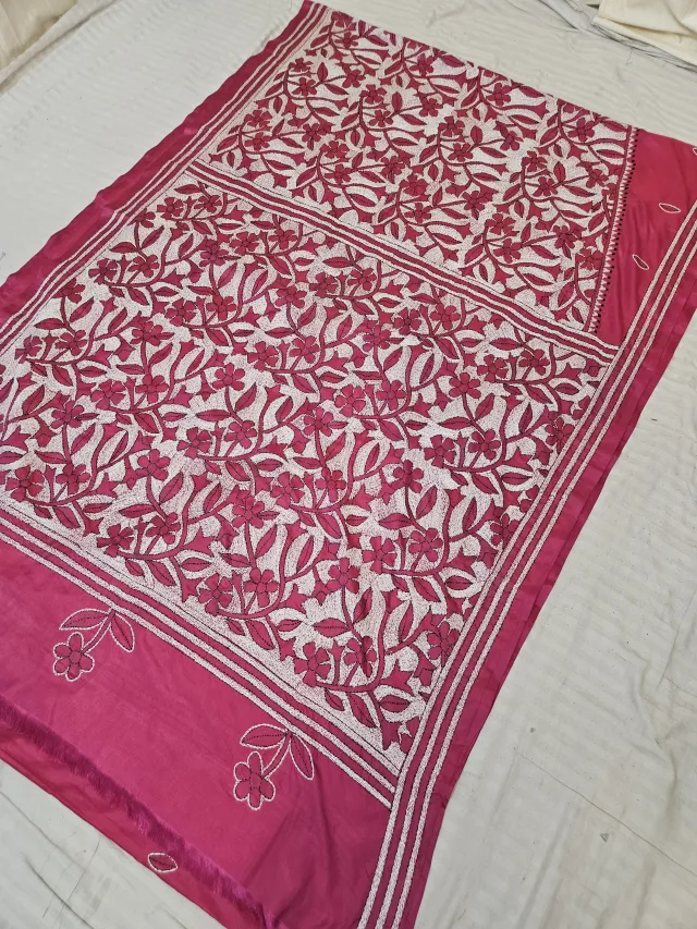 Rani Pink Blended Bangalore Silk Reverse Kantha Stitch Botanical Floral Pallu Saree