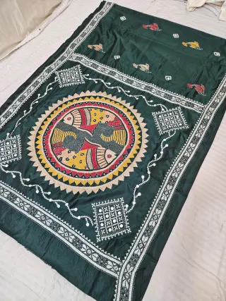 Bottle Green Blended Bangalore Silk Saree with Handcrafted Fusion Kantha Stitch Twin Fish Medallion