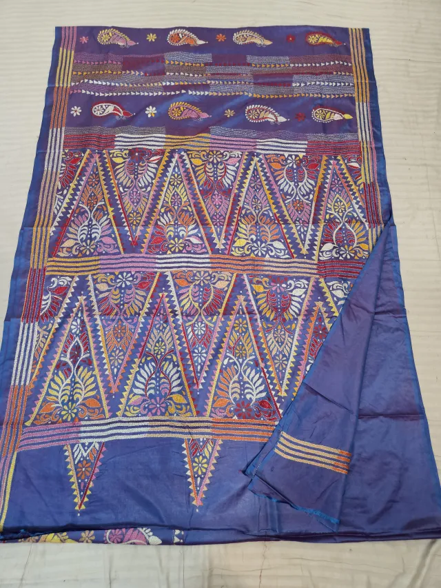 Navy Blue Blended Bangalore Silk Kantha Stitch Triangular Chevron Floral Pallu Saree