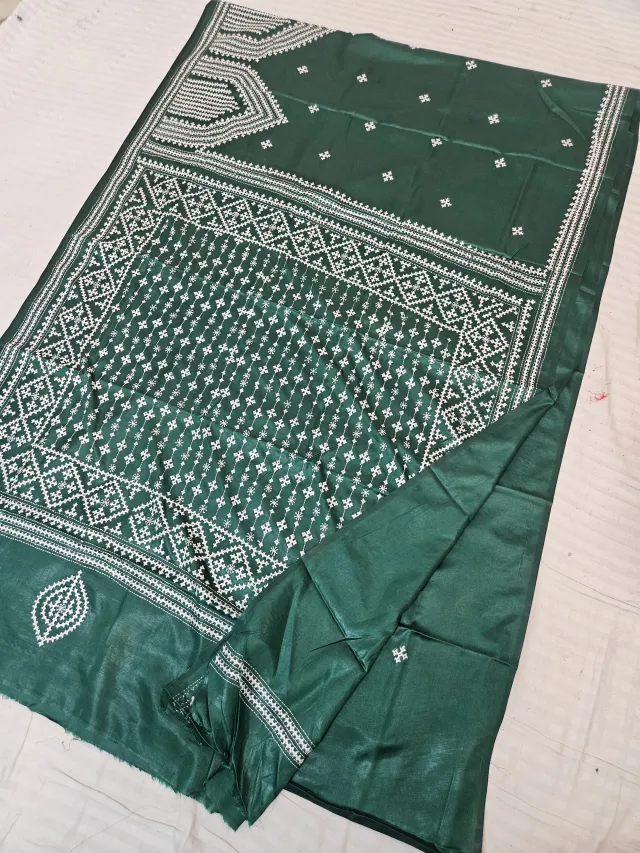 Emerald Green Blended Bangalore Silk Saree with Handcrafted Monochromatic White Gujarati Stitch Geometric Trellis Jaal