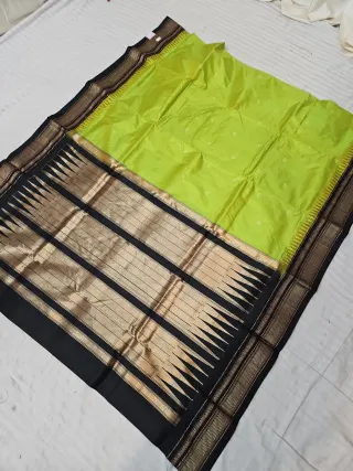 Parrot Green and Jet Black Pure Mulberry Silk Buti Gadwal Saree with Woven Golden Zari Temple Border and Rich Brocade Pallu