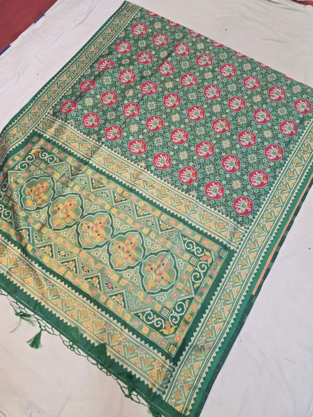 Emerald Green Soft Silk Saree with Ikkat Print Jaal and Woven Time Border