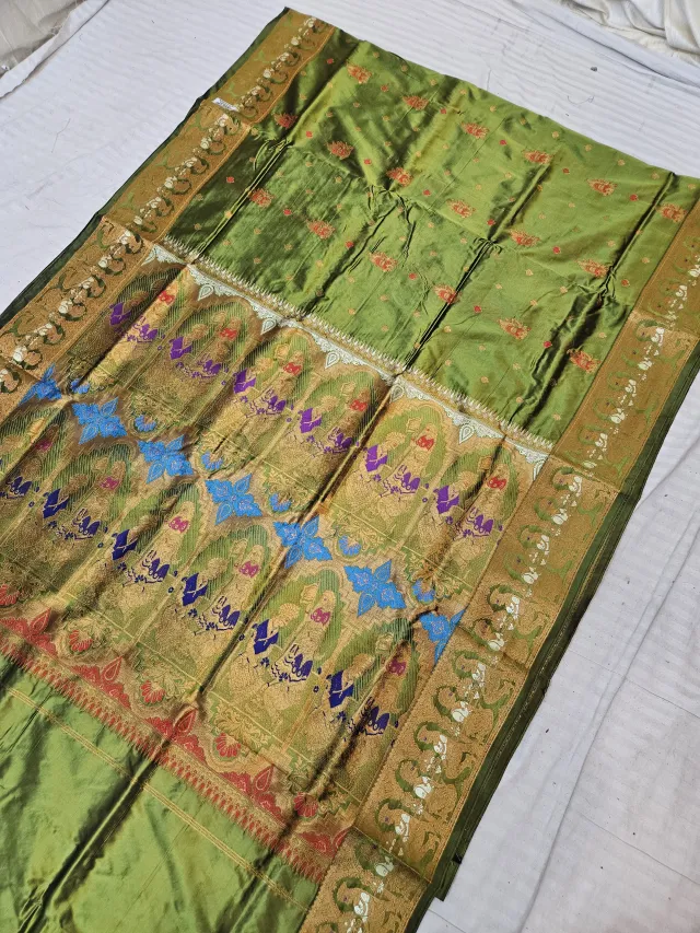 Olive Green Self Zari Swarnachari Soft Silk Saree with Meenakari Narrative Pallu
