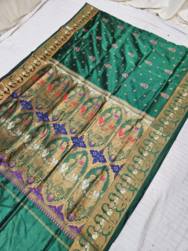 Emerald Green Self Zari Swarnachari Soft Silk Saree with Meenakari Narrative Pallu