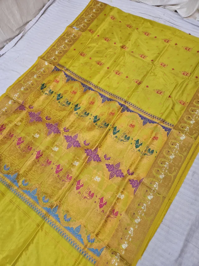Turmeric Yellow Self Zari Swarnachari Soft Silk Saree with Meenakari Narrative Pallu