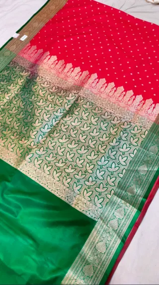 Emerald Green and Rani Pink Mashru Katan Silk Saree with Woven Gold Zari Trellis & Buti Work