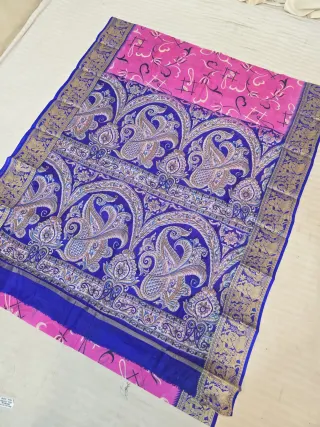 Rani Pink and Royal Blue Pure Bangalore Silk Baluchari Border Saree with Calligraphic Block Print & Arched Kalka Pallu