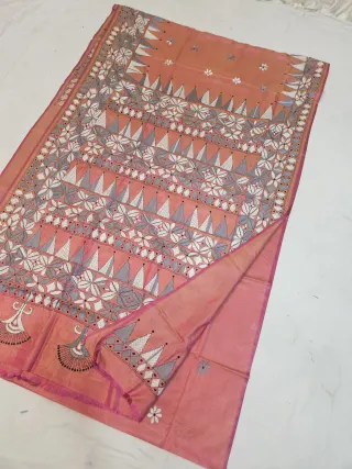 Pastel Peach Blended Bangalore Silk Kantha Stitch Saree with Geometric Temple Chevrons & Floral Lattice Pallu