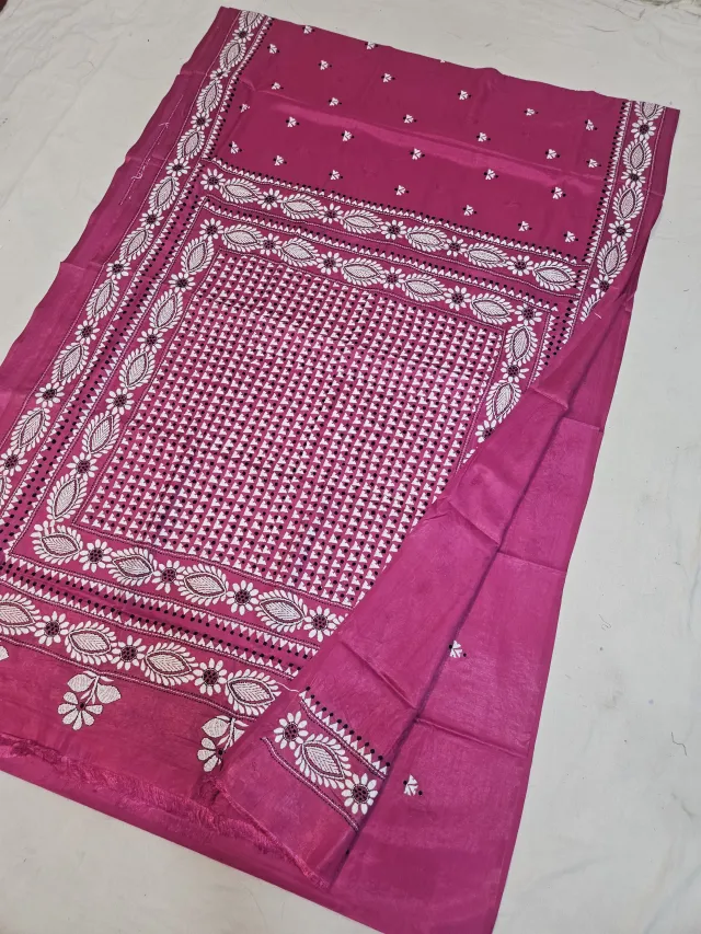 Rani Pink Blended Bangalore Silk Kantha Stitch Saree with Geometric Droplet Grid & Paan Leaf Floral Pallu