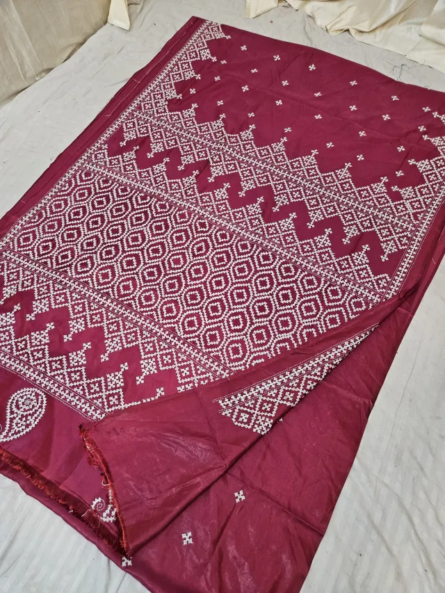 Wine Maroon Blended Bangalore Silk Saree with All-Over White Gujarati Stitch Geometric Rosette & Embroidered Pallu