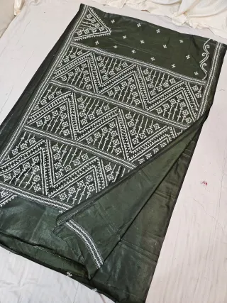 Bottle Green Blended Bangalore Silk Saree with All-Over White Gujarati Stitch Geometric Chevron & Embroidered Pallu