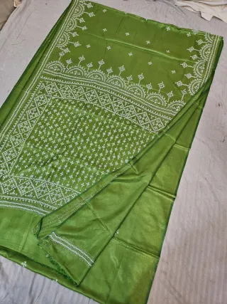 Parrot Green Blended Bangalore Silk Saree with All-Over White Gujarati Stitch Diamond Lattice & Embroidered Pallu