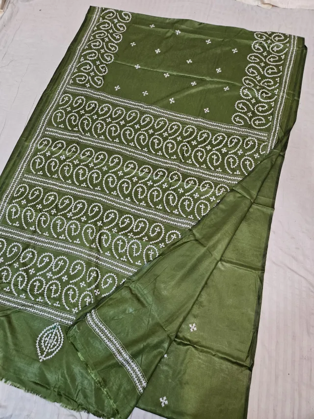 Olive Green Blended Bangalore Silk Saree with All-Over White Gujarati Stitch Paisley Registers & Embroidered Pallu