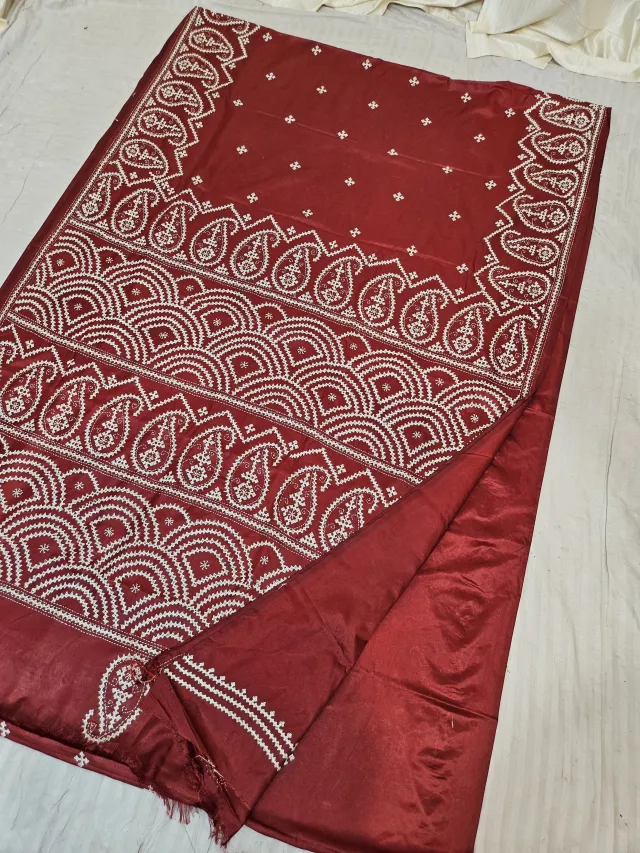 Maroon Red Blended Bangalore Silk Saree with All-Over White Gujarati Stitch Scalloped Arches, Paisleys & Embroidered Pallu