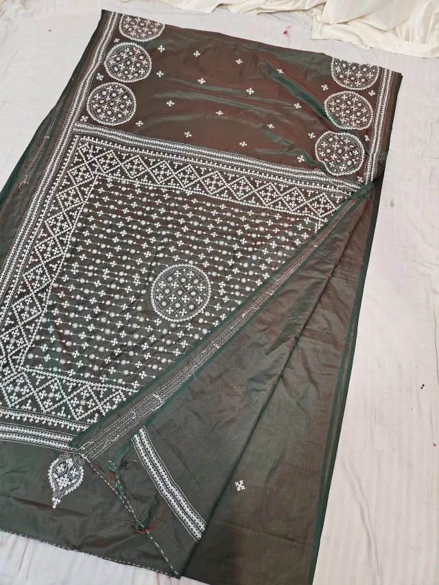 Forest Green Blended Bangalore Silk Saree with All-Over White Gujarati Stitch Central Mandala, Diamond Lattice & Embroidered Pallu
